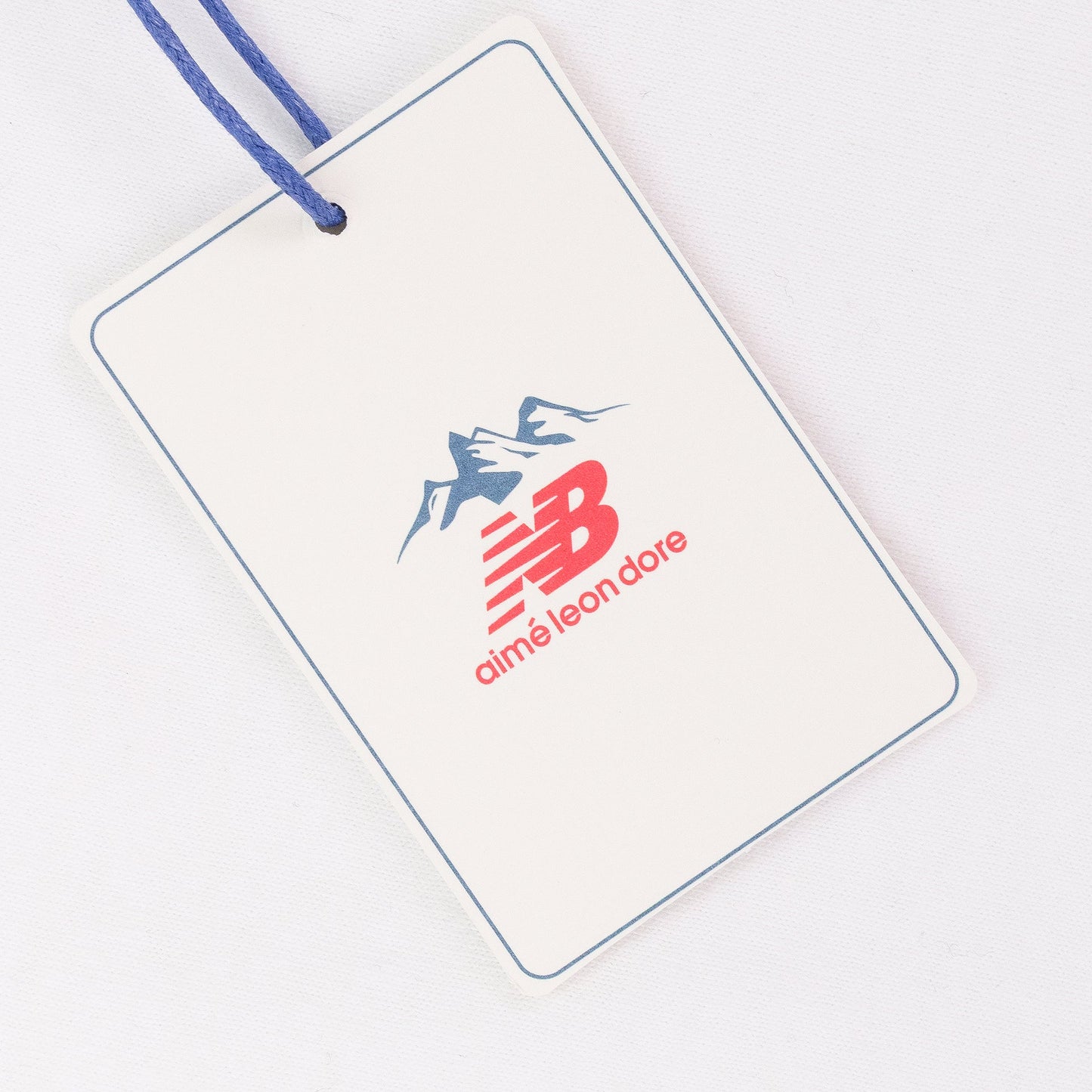 WHITE NEW BALANCE RAINIER '82 T-SHIRT
