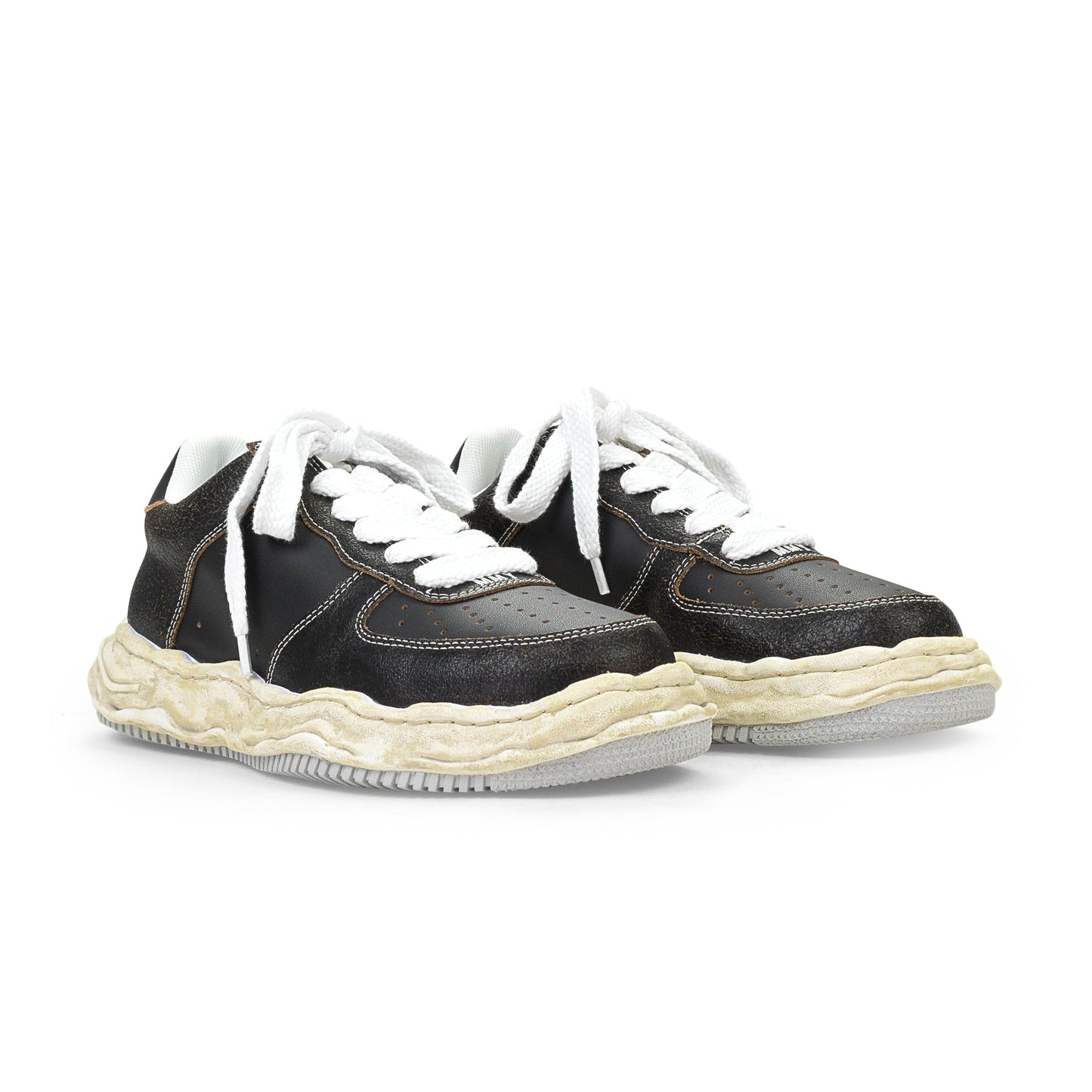 WAYNE LOW CRACKING BLACK LOW-TOP SNEAKER