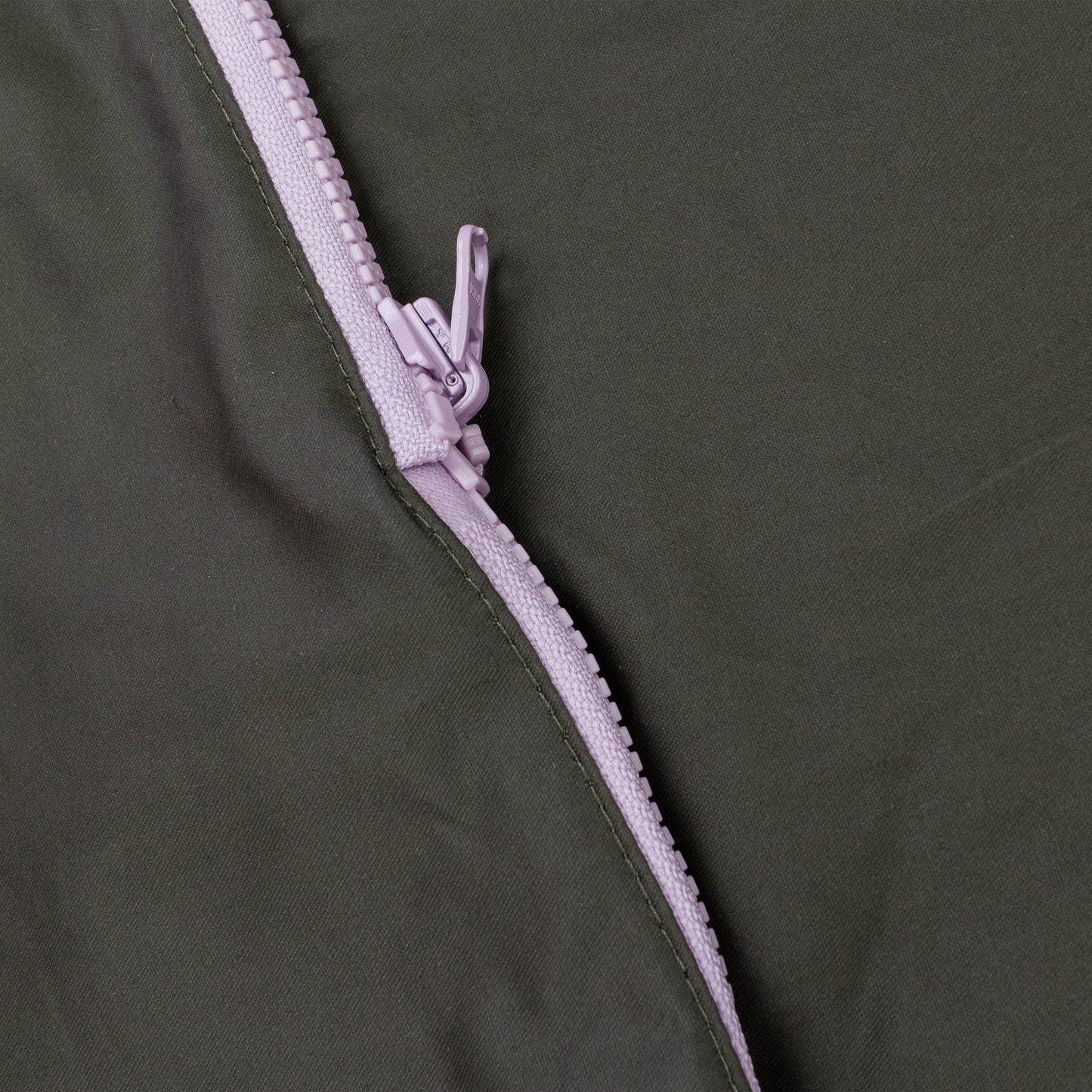 HALF ZIP ANORAK OLIVE/LAVENDER HOODIE