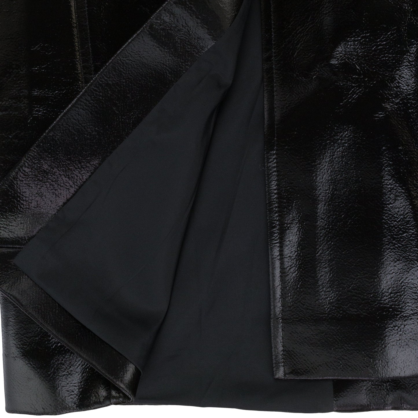 SLEEVELESS BLACK COAT