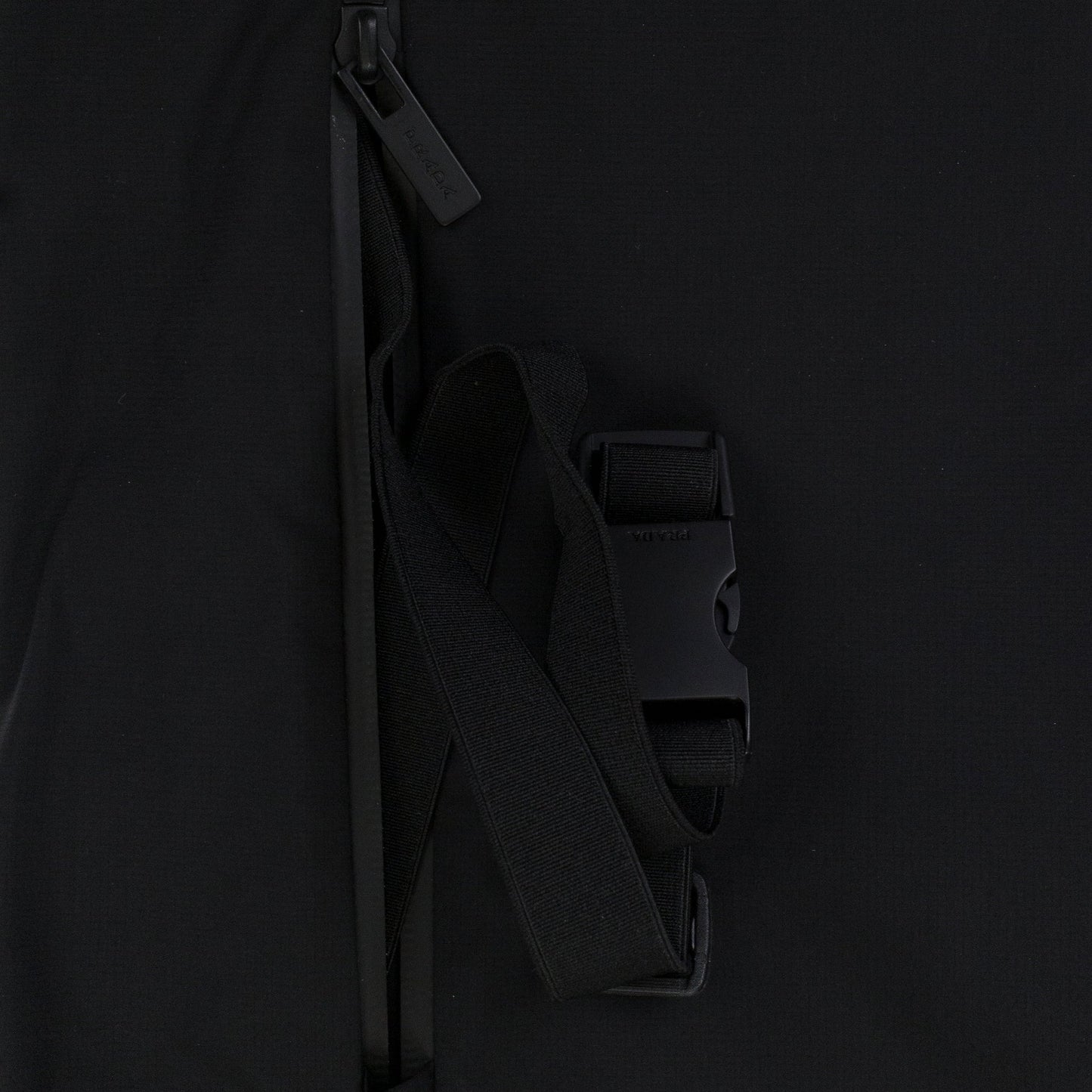 LOGO TECH VEST BLACK OUTERWEAR VESTS