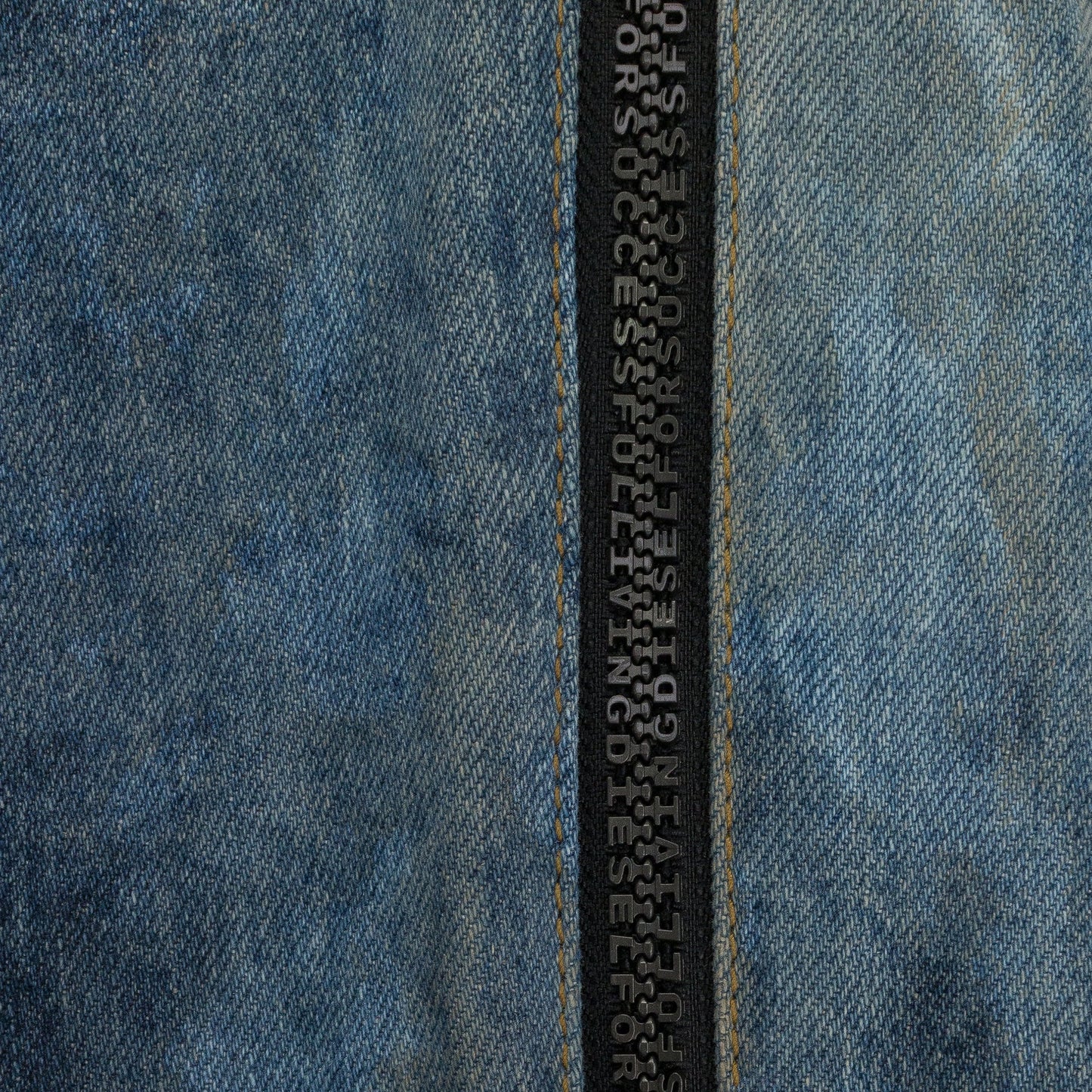 BLUE SIDE ZIP RELAXED JEANS