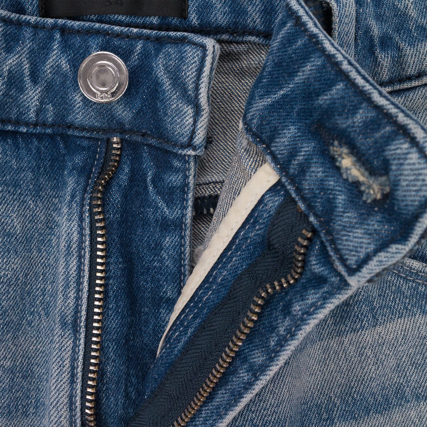BLUE LIGHT WASH DISTRESSED SKINNY JEANS