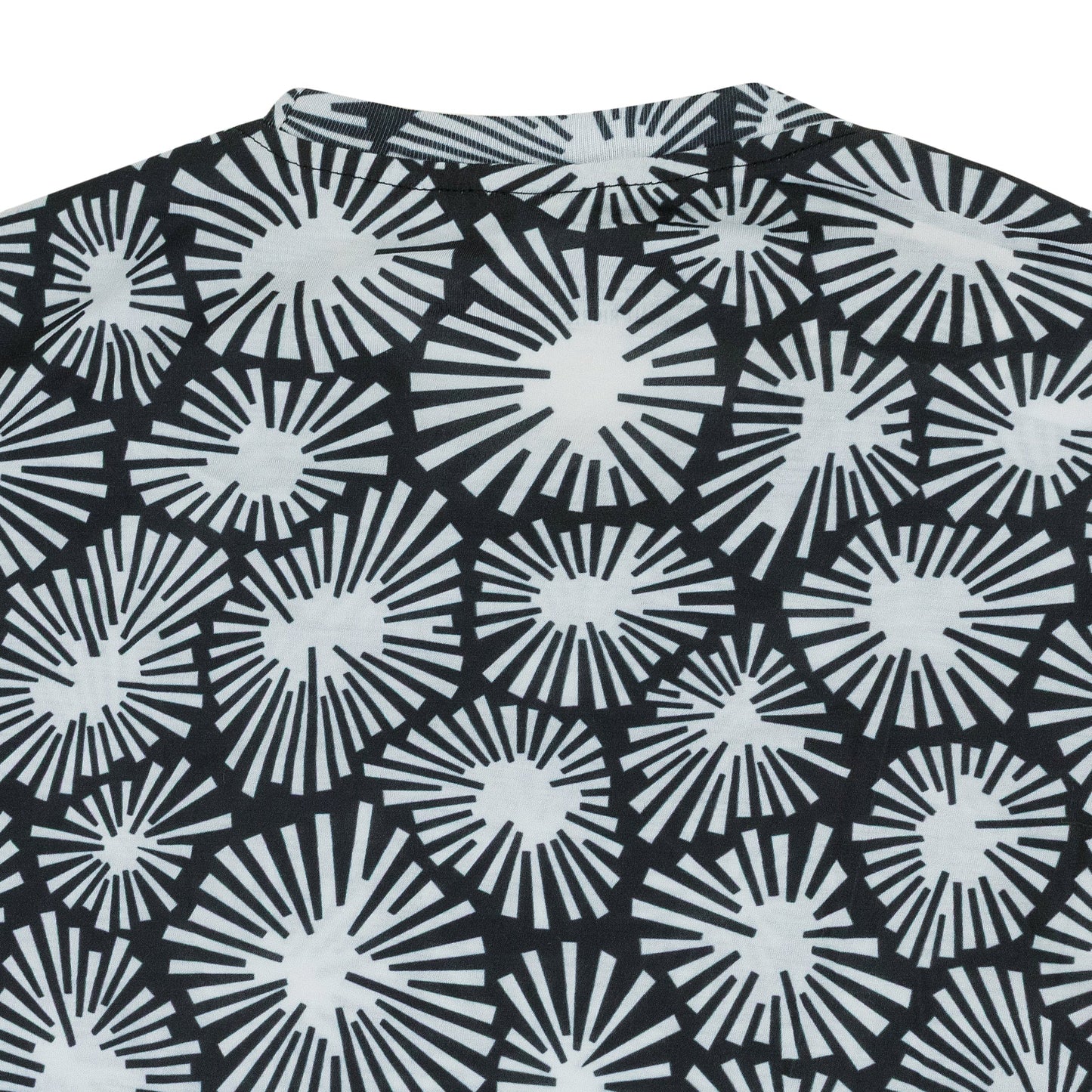 BLACK LONG-SLEEVE T-SHIRT