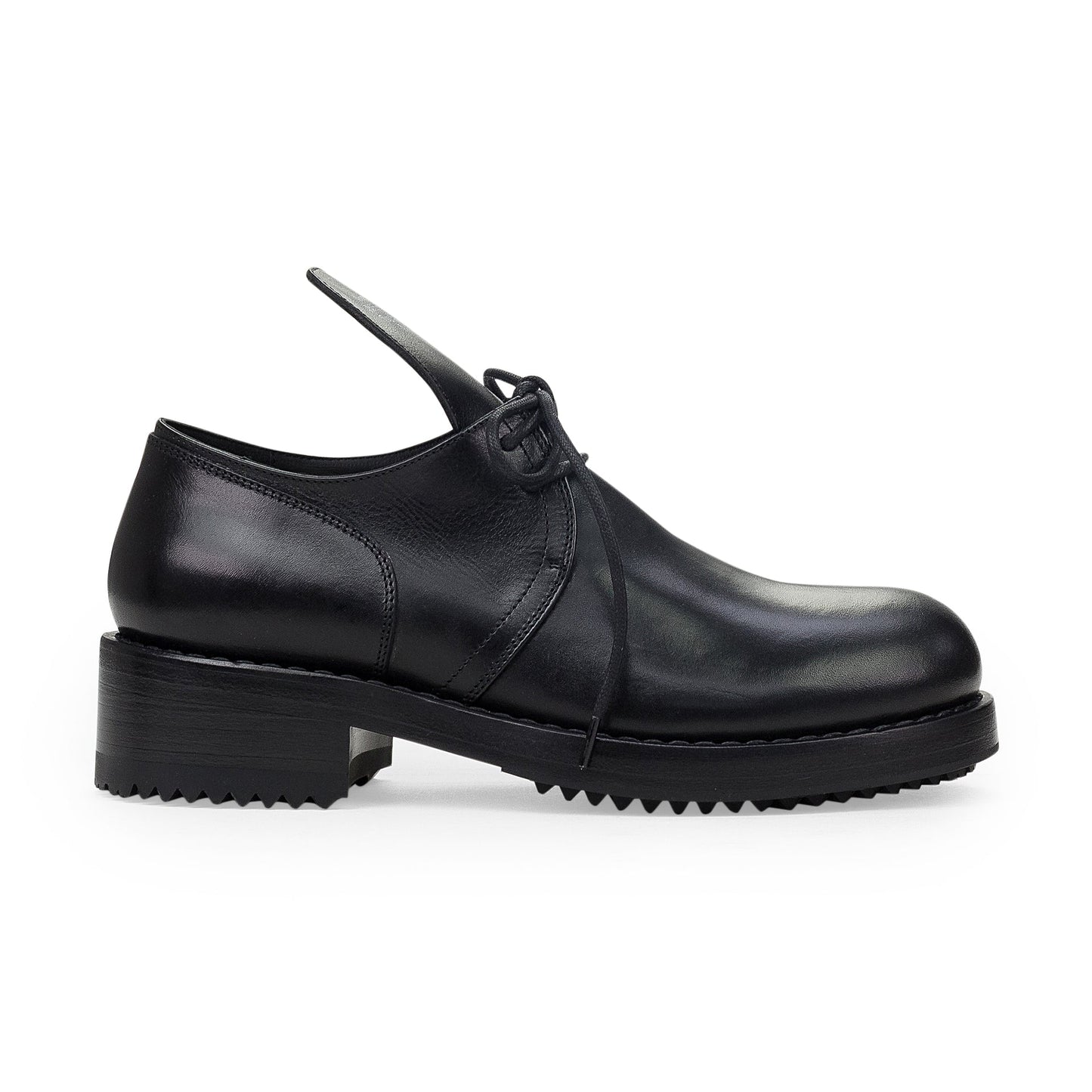 BLACK LACED UP LOW OXFORDS