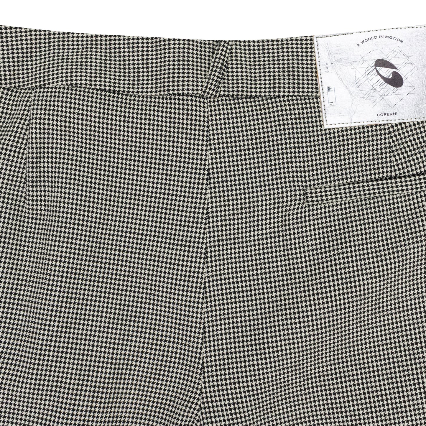 WHITE/BLACK LOOSE BERMUDA SHORTS