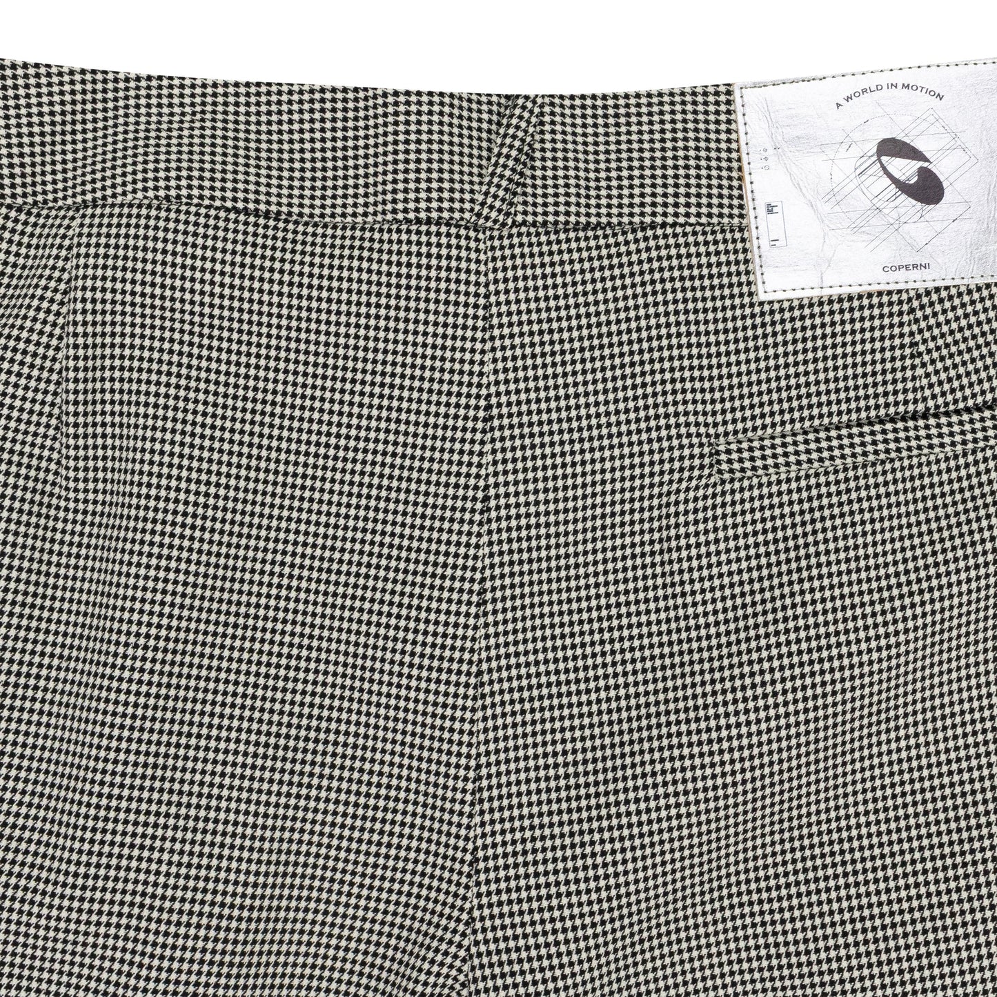 WHITE/BLACK LOOSE BERMUDA SHORTS