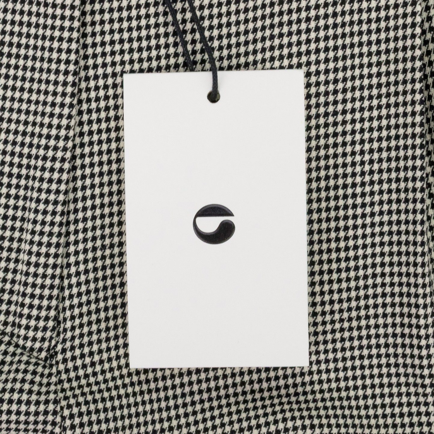 WHITE/BLACK LOOSE BERMUDA SHORTS