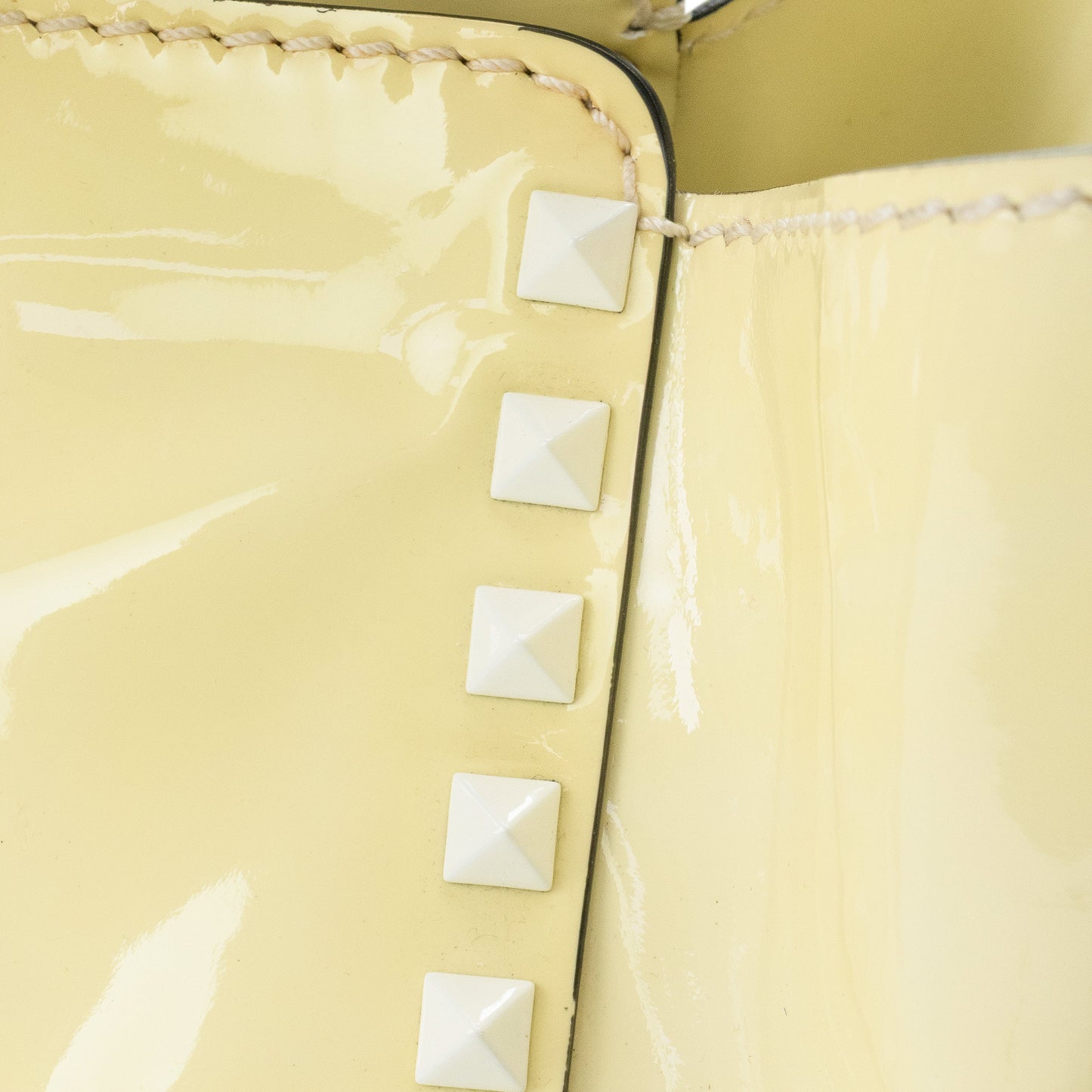 YELLOW ROCKSTUD TRAPEZE MEDIUM TOTE BAG